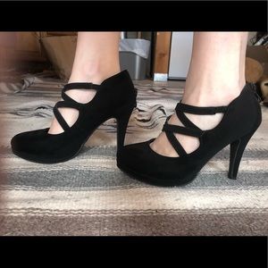 Criss cross black heels